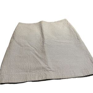 Ann Taylor size 6 lined pin striped skirt zips up side excellent condition